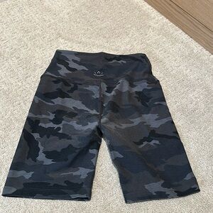 Beyond Yoga short 7”